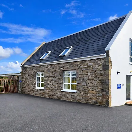Aran View Homes - The Courtyard - Cozy For Two Apartment